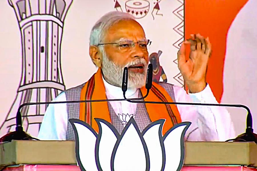 Emotional Moment for PM Modi in Tamil Nadu: Remembering 'Auditor' Ramesh