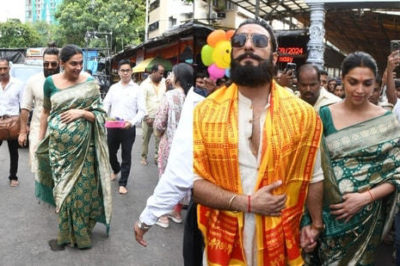 Deepika Padukone Visits Siddhivinayak in Silk: A Look Back at Her Love for the Timeless Weave