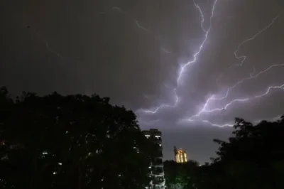 Delhi Hit by Severe Dust Storm Amid Intense Heatwave