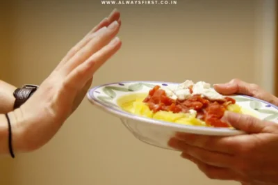 A balanced dinner plate with protein, vegetables, and healthy fats for optimal metabolism.