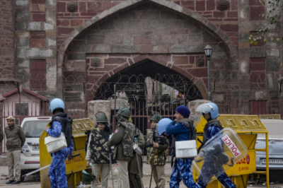 Clash Erupts at Delhi’s Turkman Gate as Anti-Encroachment Drive Leaves Five Cops Hurt