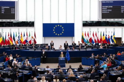 EU Halts US Trade Deal Amid Rising Tensions Over Greenland Tariff Threats