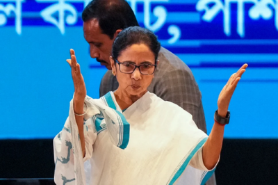Mamata Banerjee Predicts Landslide in Bengal Polls, Sets Ambitious Seat Target