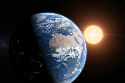 Artist's impression of the Super-Earth LHS 1140 b showing a liquid ocean 'eyeball' on its star-facing side and an icy surface elsewhere.
